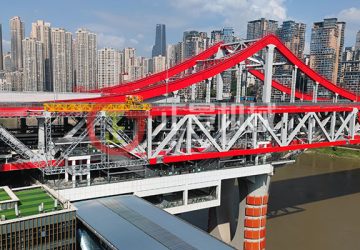 重慶地鐵10號線橋梁外側施工措施車